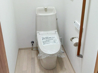 トイレリフォーム 使いやすいゆとりある空間のトイレ