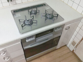 キッチンリフォーム お掃除しやすく、機能も充実したキッチン設備
