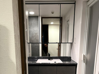 洗面リフォーム サイズぴったりでスタイリッシュに仕上がった洗面化粧台