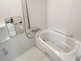 バスルームリフォーム シンプルで清潔感あふれるバスルーム