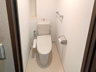 トイレリフォーム 内装も一新、シャワートイレで毎日快適なレストルーム