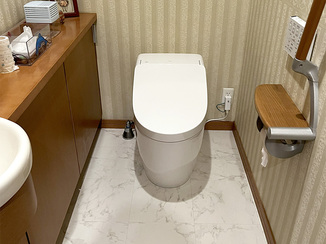 トイレリフォーム スッキリとしたデザインで空間を広く見せるトイレ